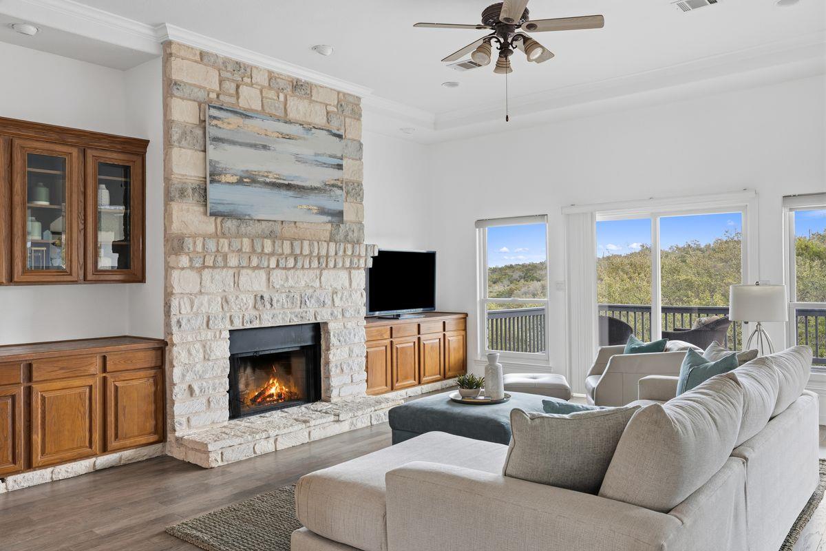 1015 Sunset Canyon Dr N, Dripping Springs, TX 78620