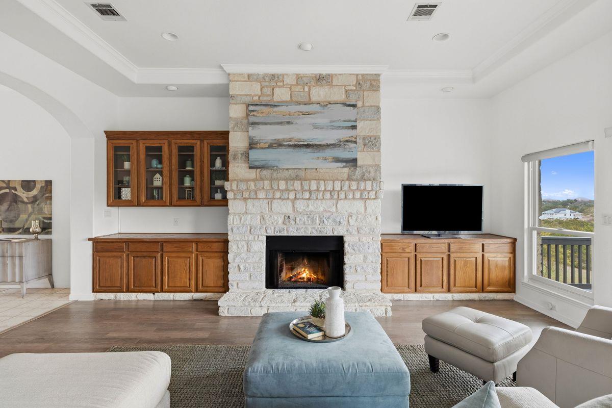 1015 Sunset Canyon Dr N, Dripping Springs, TX 78620