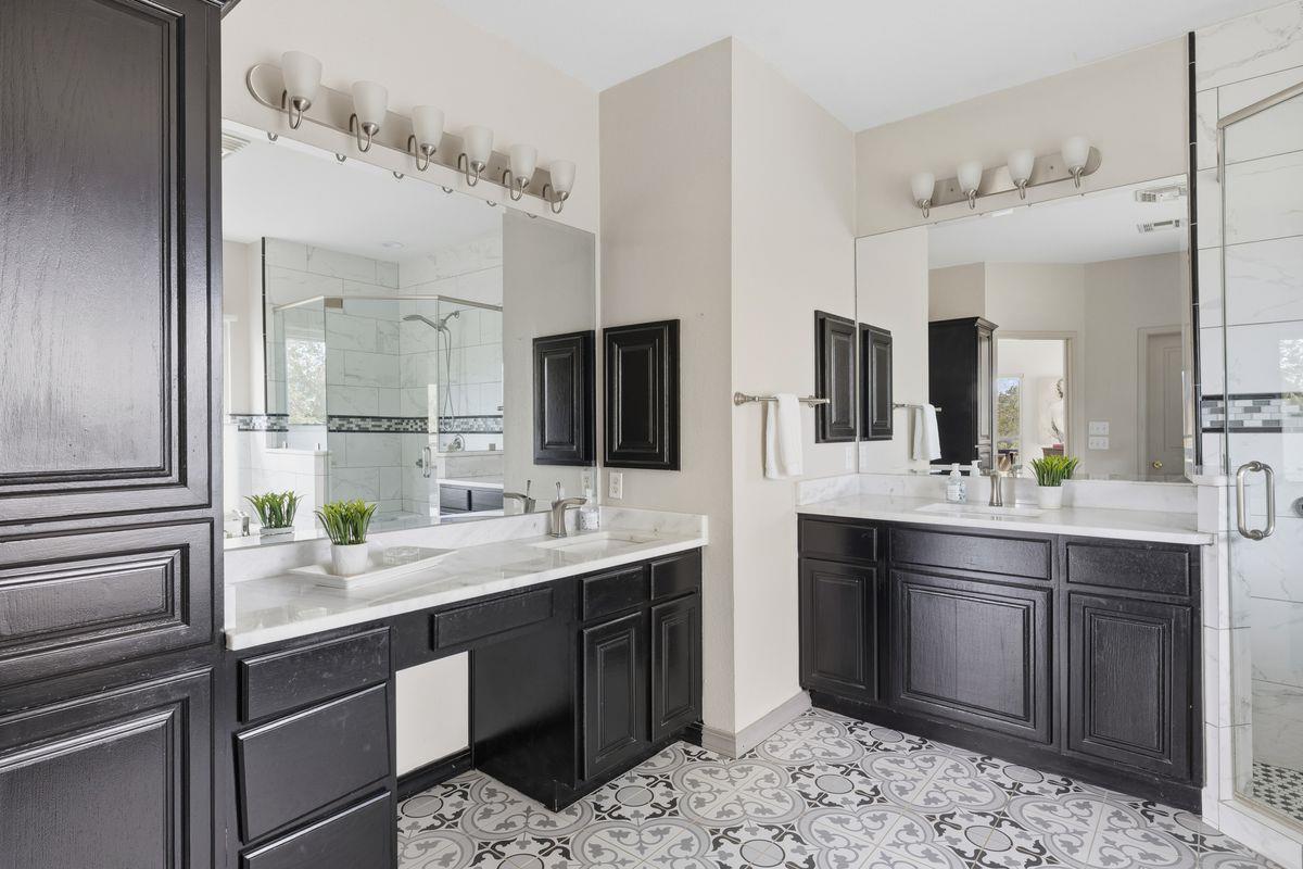 1015 Sunset Canyon Dr N, Dripping Springs, TX 78620