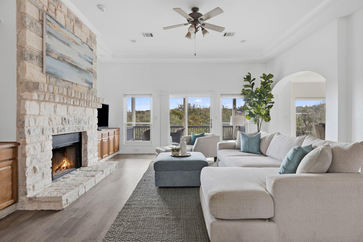 1015 Sunset Canyon Dr N, Dripping Springs, TX 78620