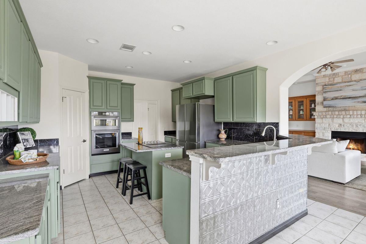 1015 Sunset Canyon Dr N, Dripping Springs, TX 78620