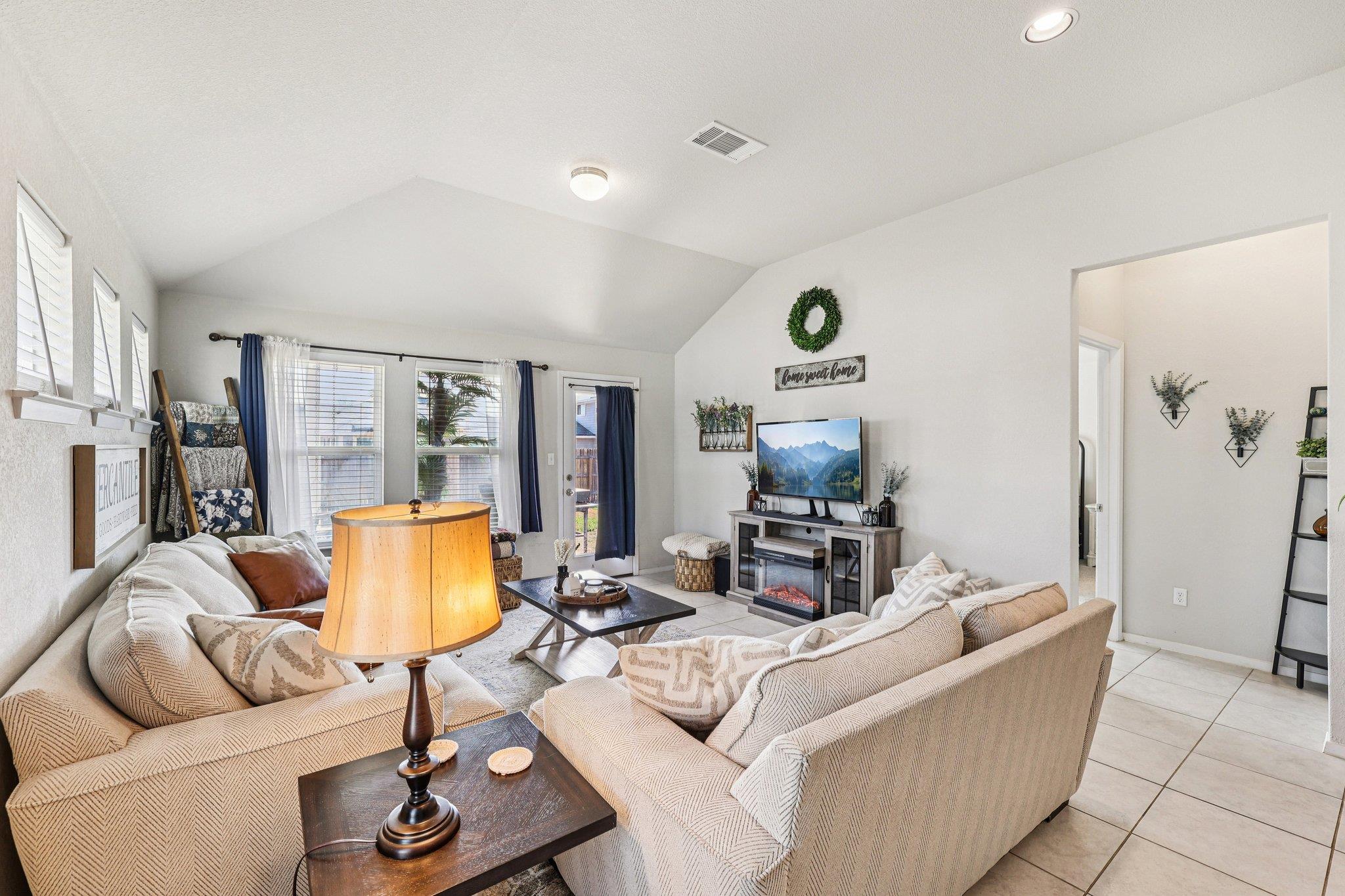 111 Insider Loop, Elgin, TX 78621