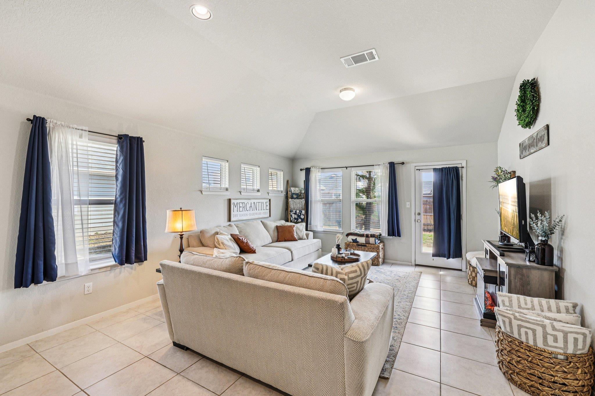 111 Insider Loop, Elgin, TX 78621