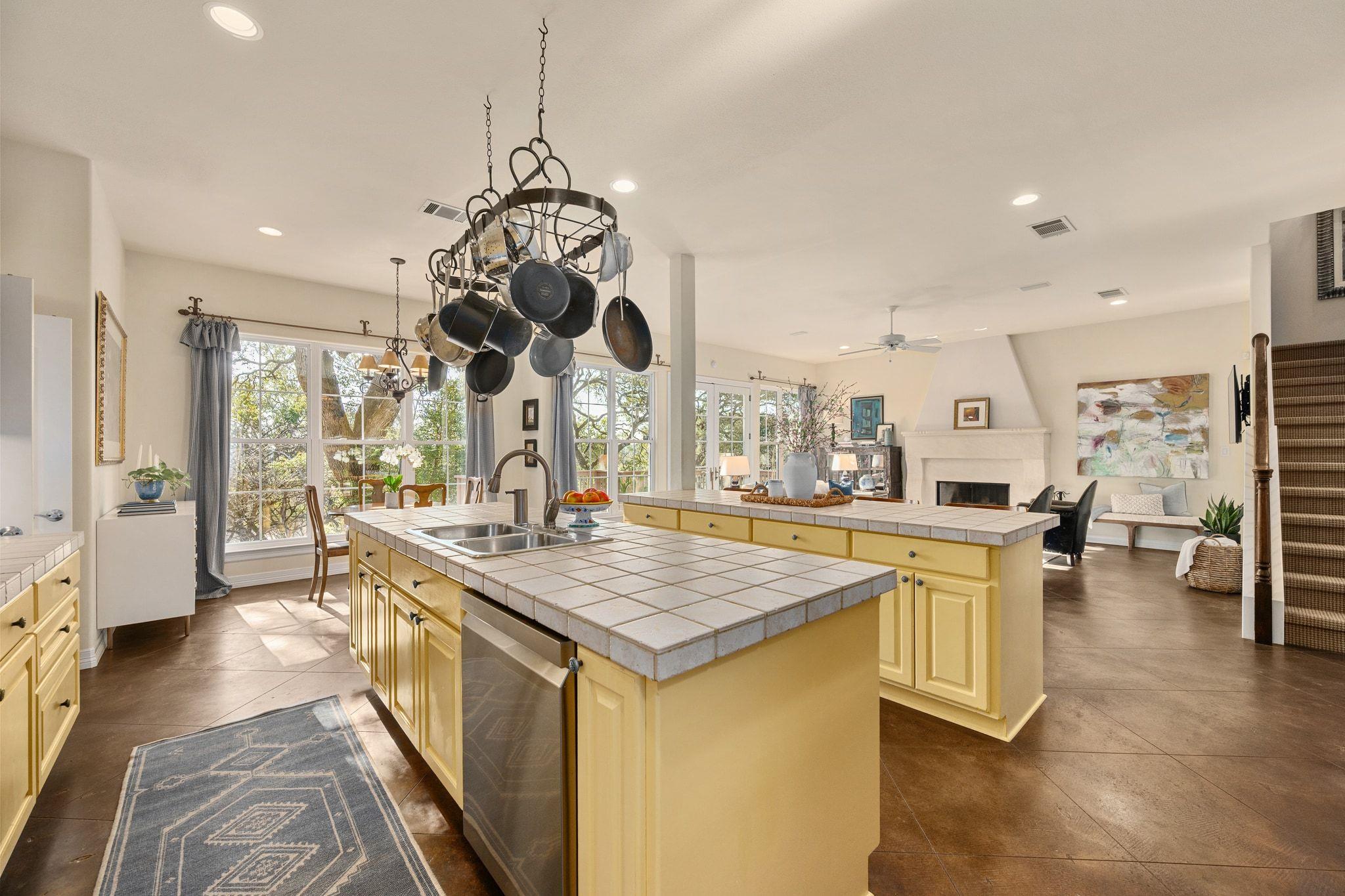 1305 Constant Springs Dr, Austin, TX 78746