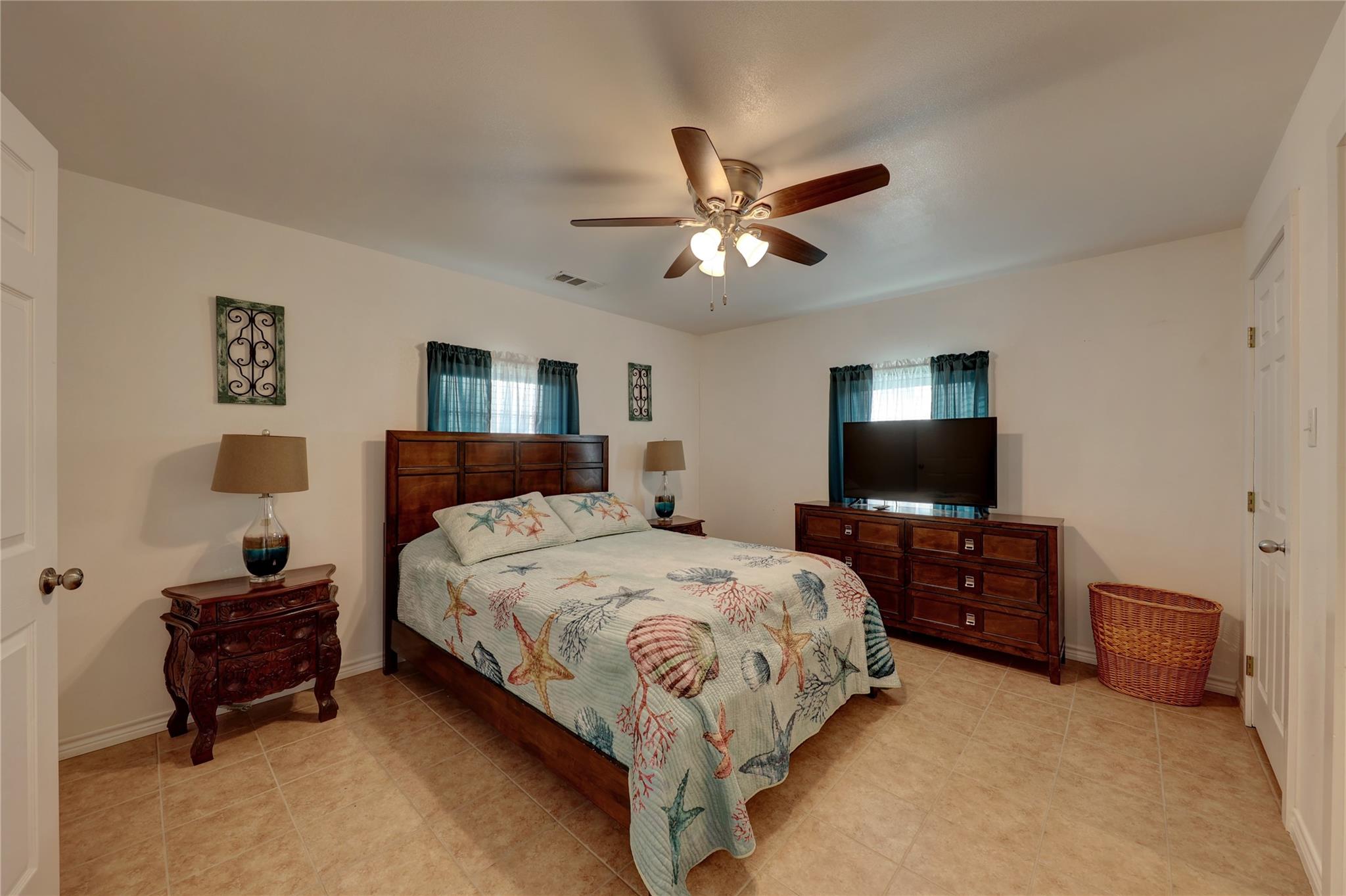 1421 W Sacramento St, Marfa, TX 79843