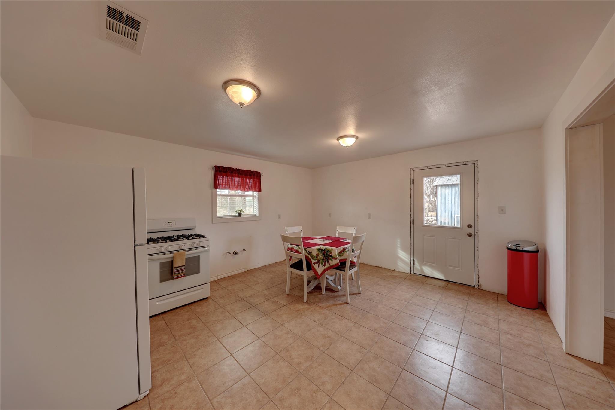 1421 W Sacramento St, Marfa, TX 79843