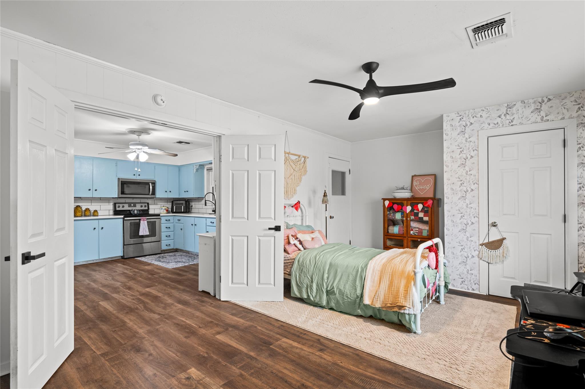 355 N Monroe St, La Grange, TX 78945