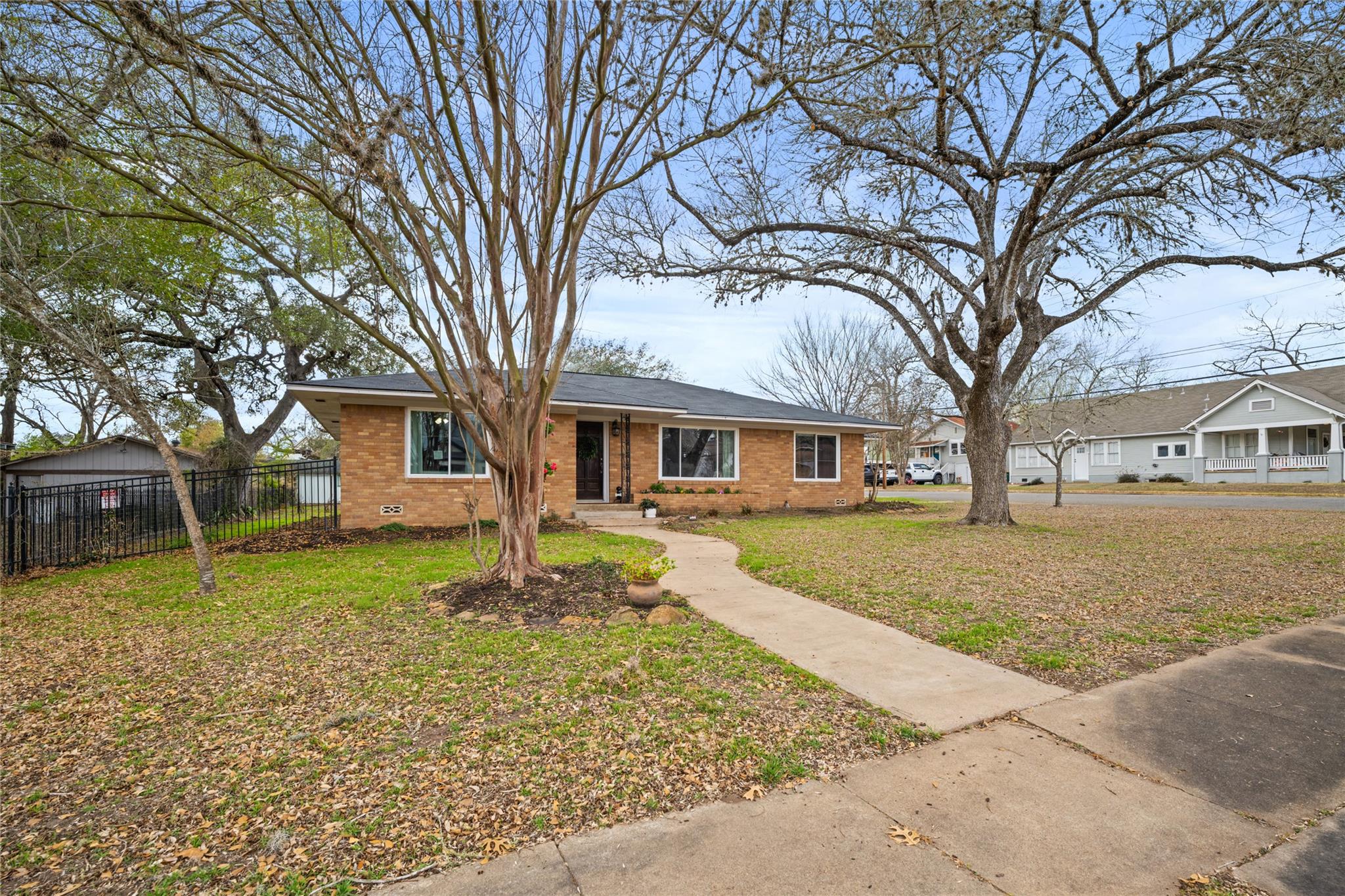 355 N Monroe St, La Grange, TX 78945