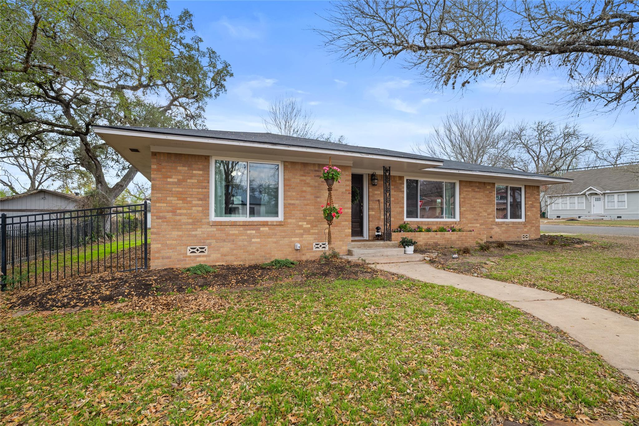355 N Monroe St, La Grange, TX 78945