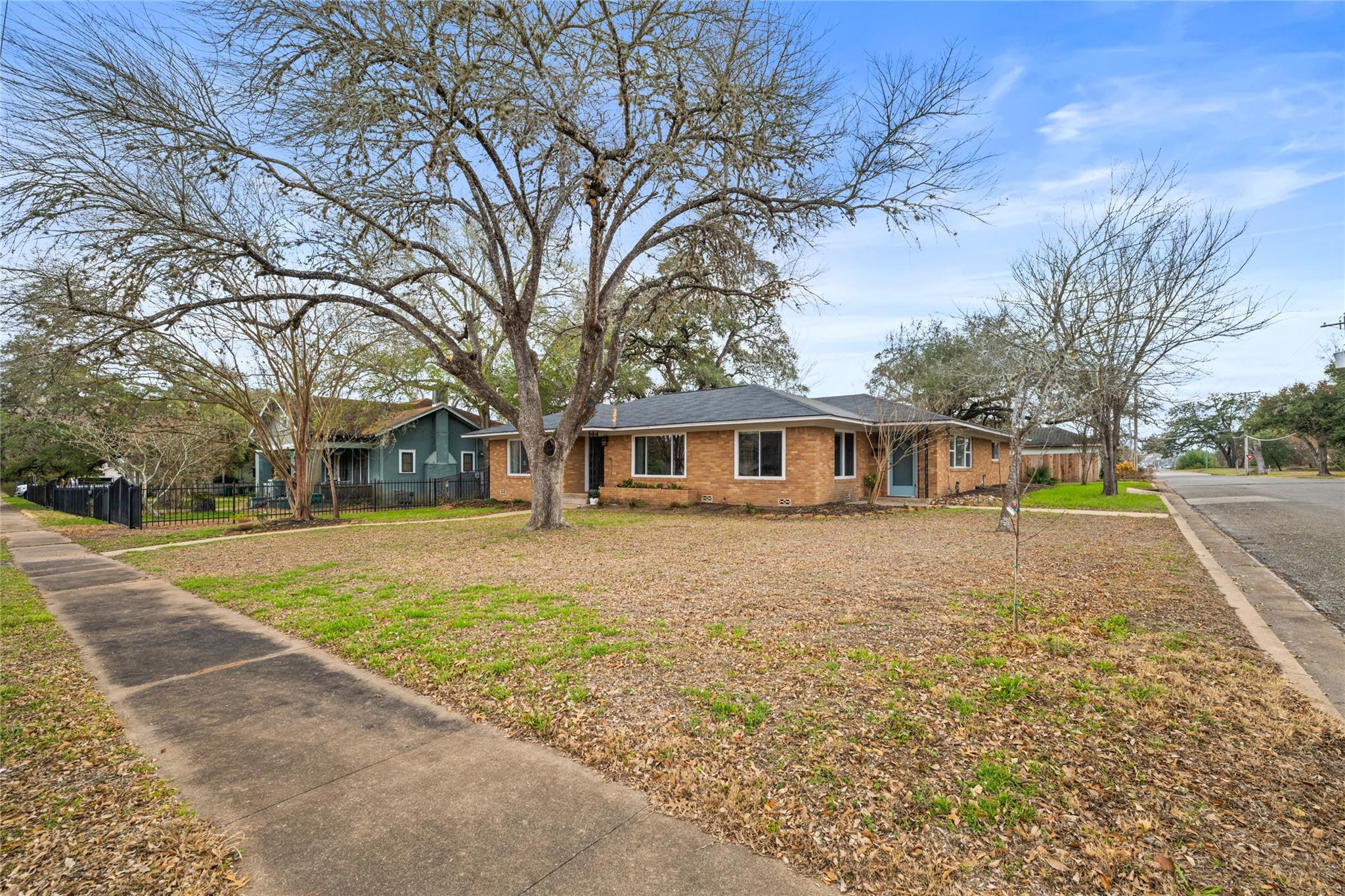 355 N Monroe St, La Grange, TX 78945