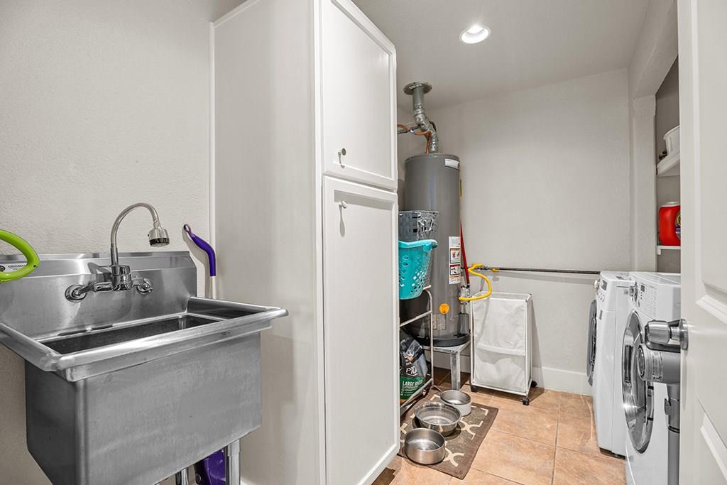 206 W Burbank St, Fredericksburg, TX 78624