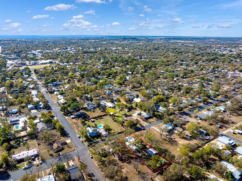 206 W Burbank St, Fredericksburg, TX 78624