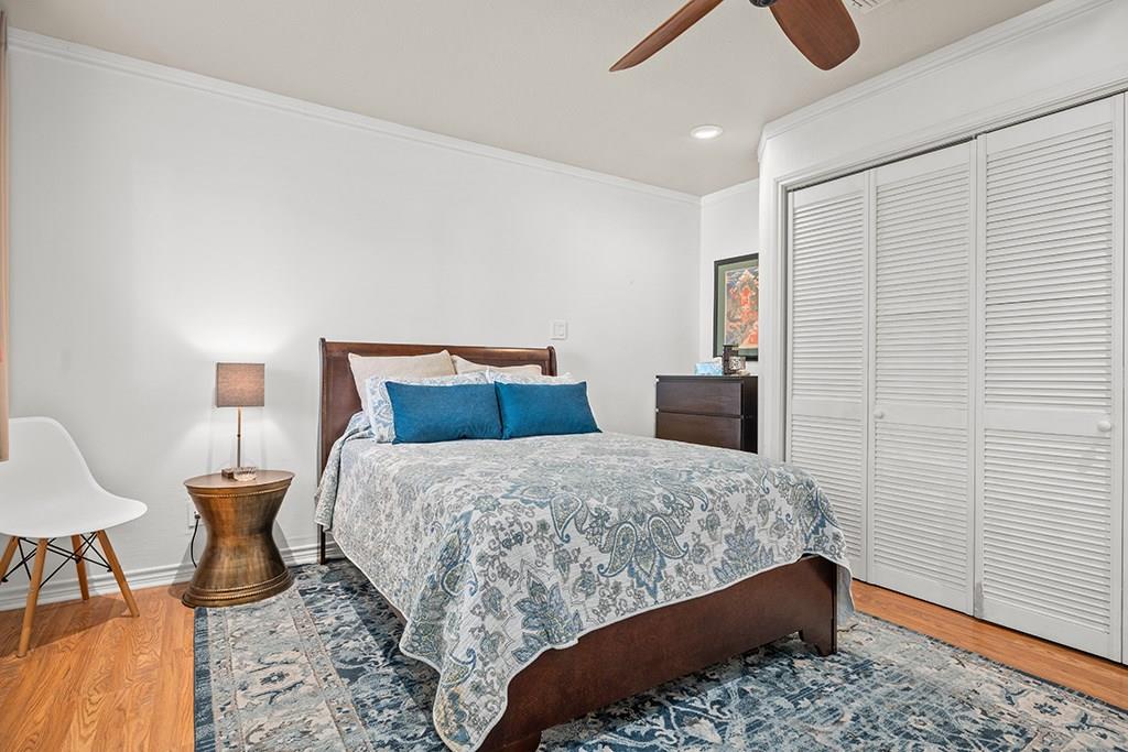 206 W Burbank St, Fredericksburg, TX 78624