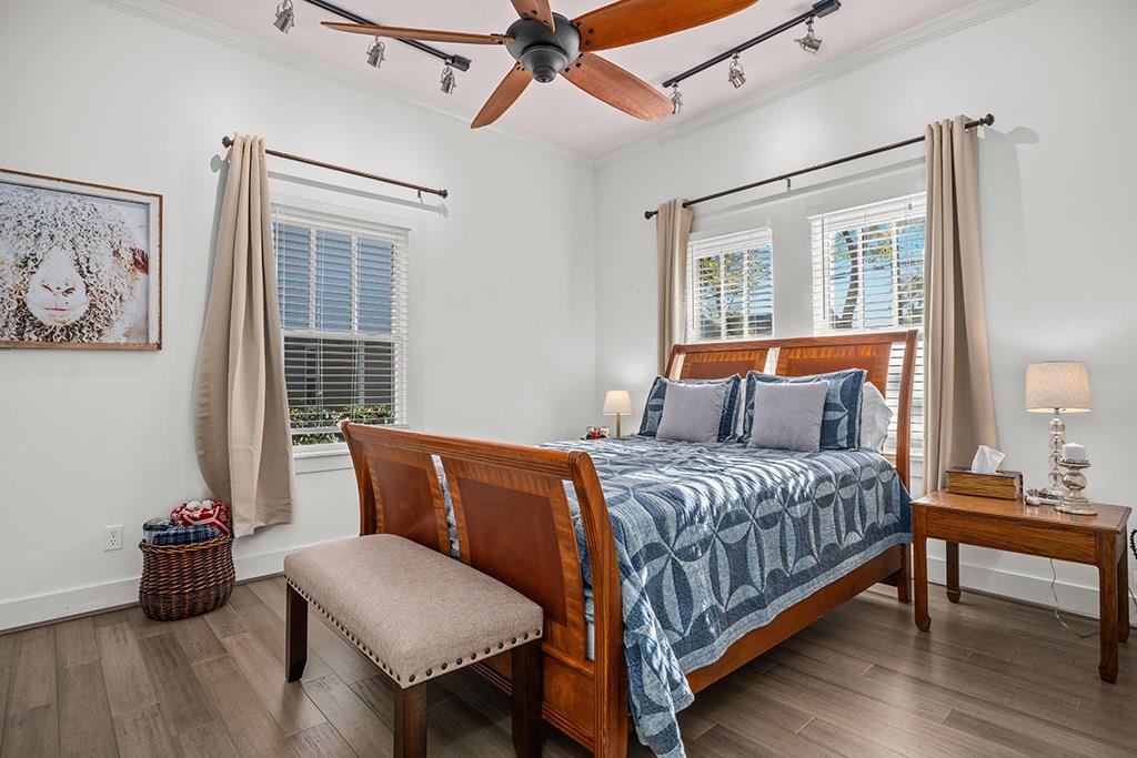 206 W Burbank St, Fredericksburg, TX 78624