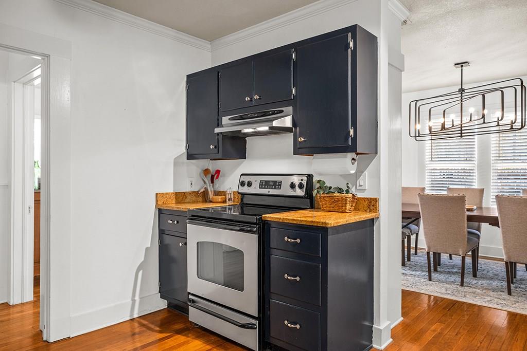 206 W Burbank St, Fredericksburg, TX 78624