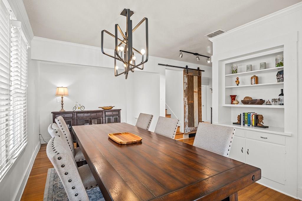 206 W Burbank St, Fredericksburg, TX 78624