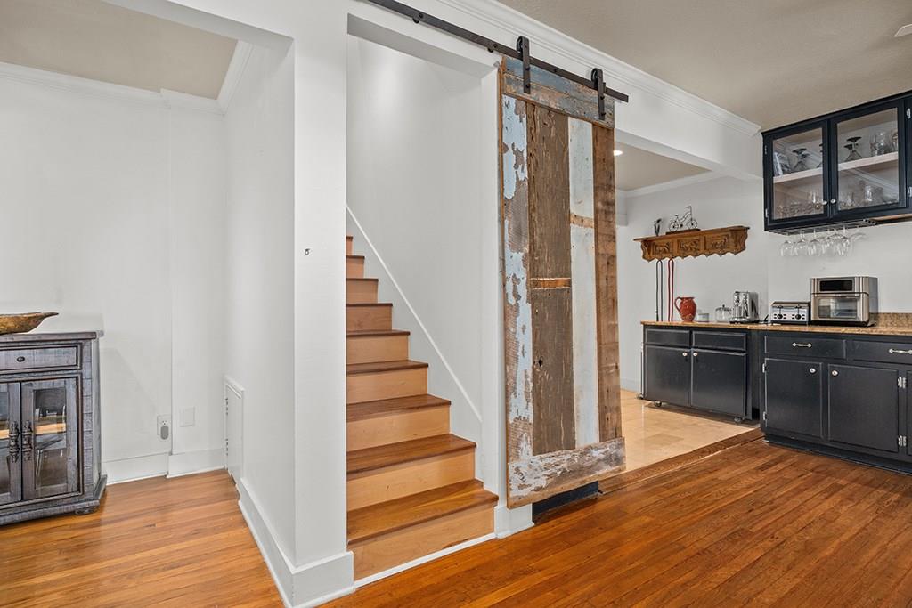 206 W Burbank St, Fredericksburg, TX 78624