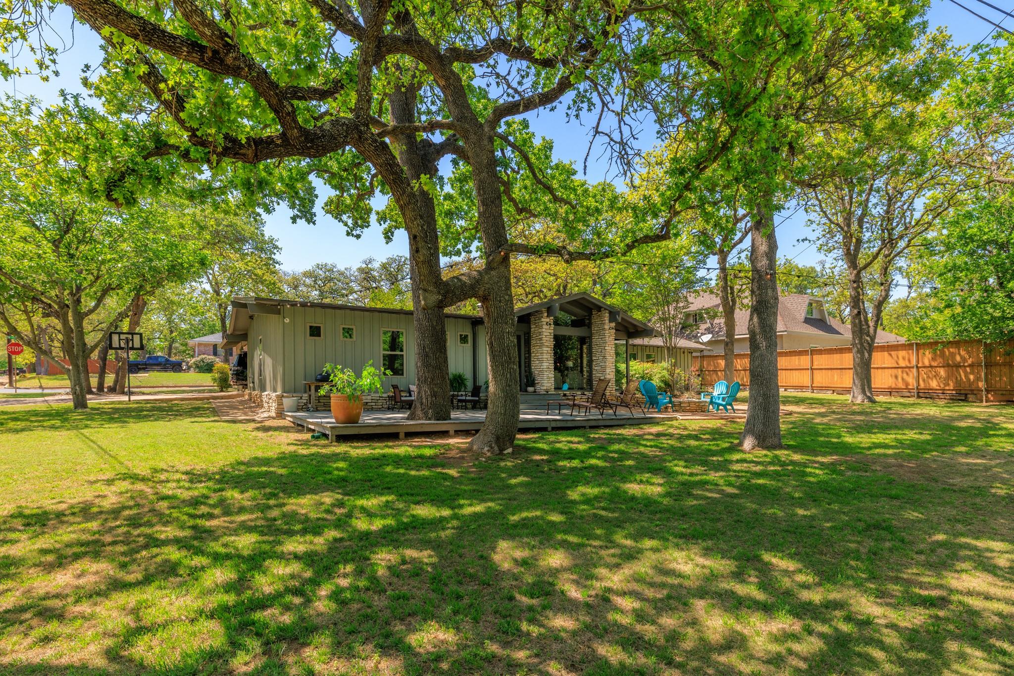 202 Tanglewood Dr, Fredericksburg, TX 78624