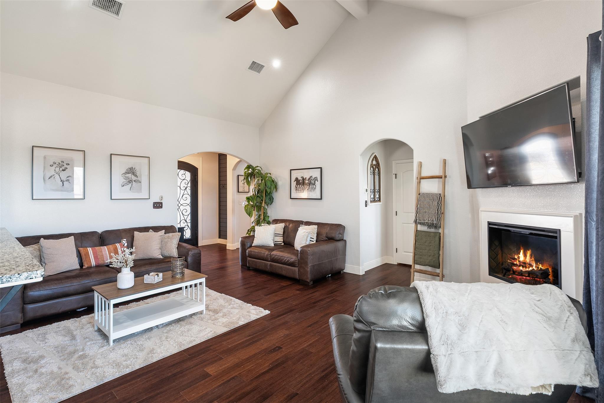 103 Les Ln, Smithville, TX 78957