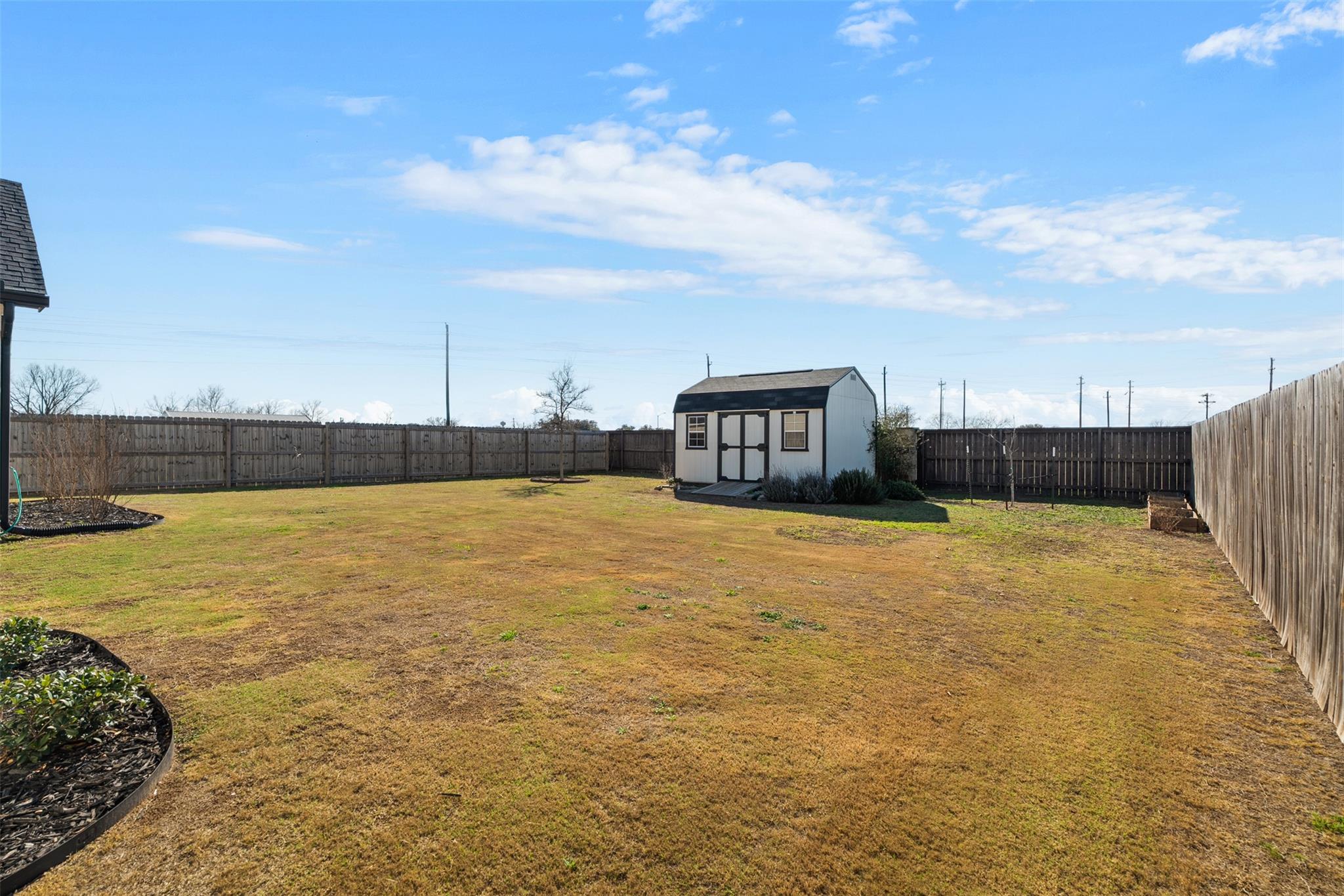 103 Les Ln, Smithville, TX 78957