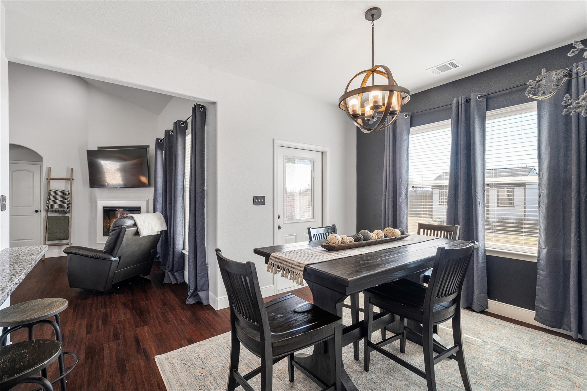 103 Les Ln, Smithville, TX 78957