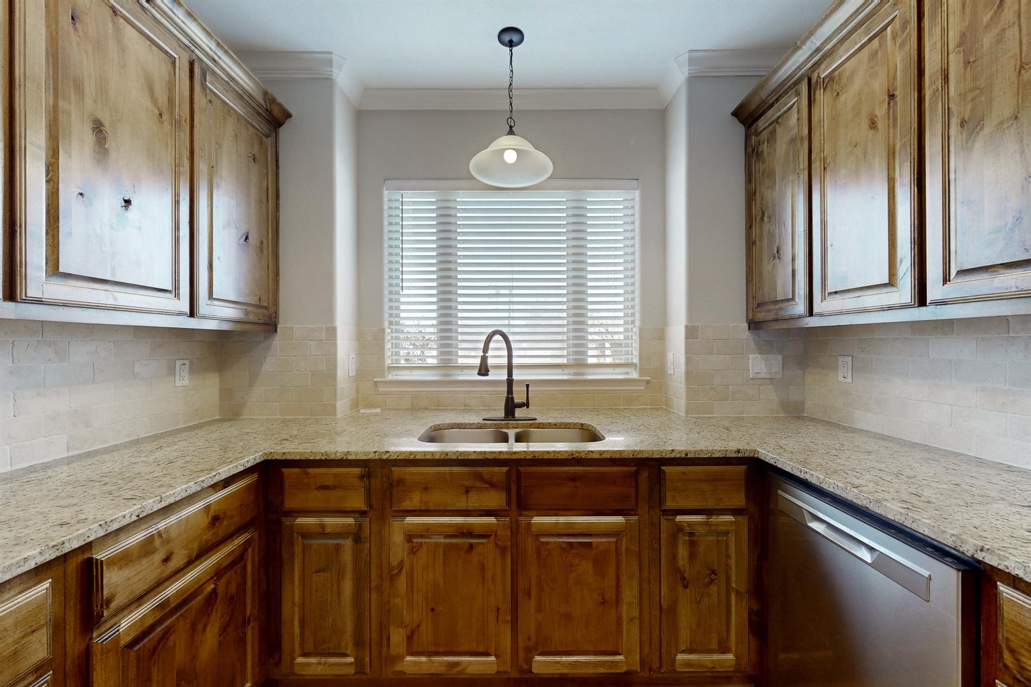 511 Sunny St, Caldwell, TX 77836