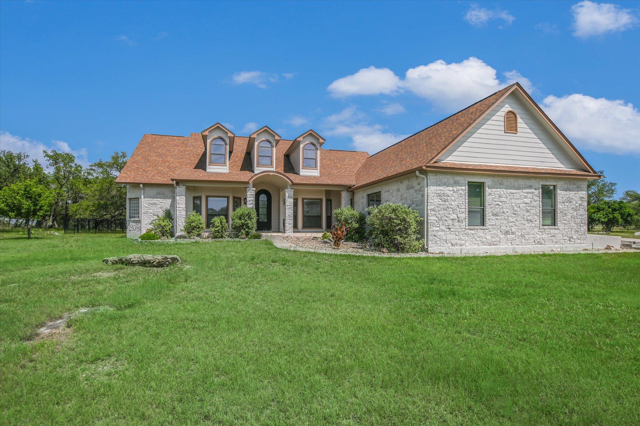 505 Vista View Trl, Spicewood, TX 78669