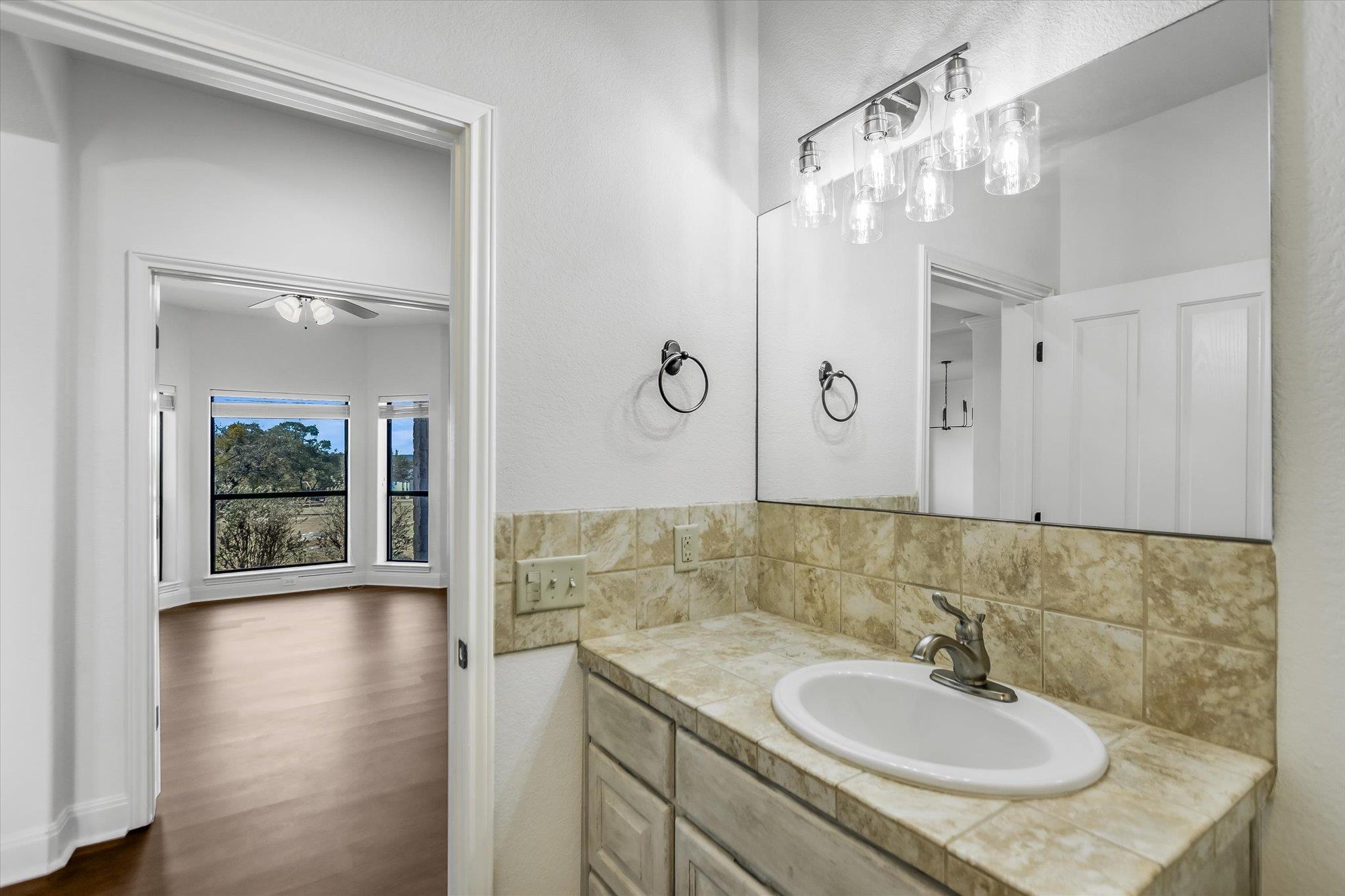 505 Vista View Trl, Spicewood, TX 78669