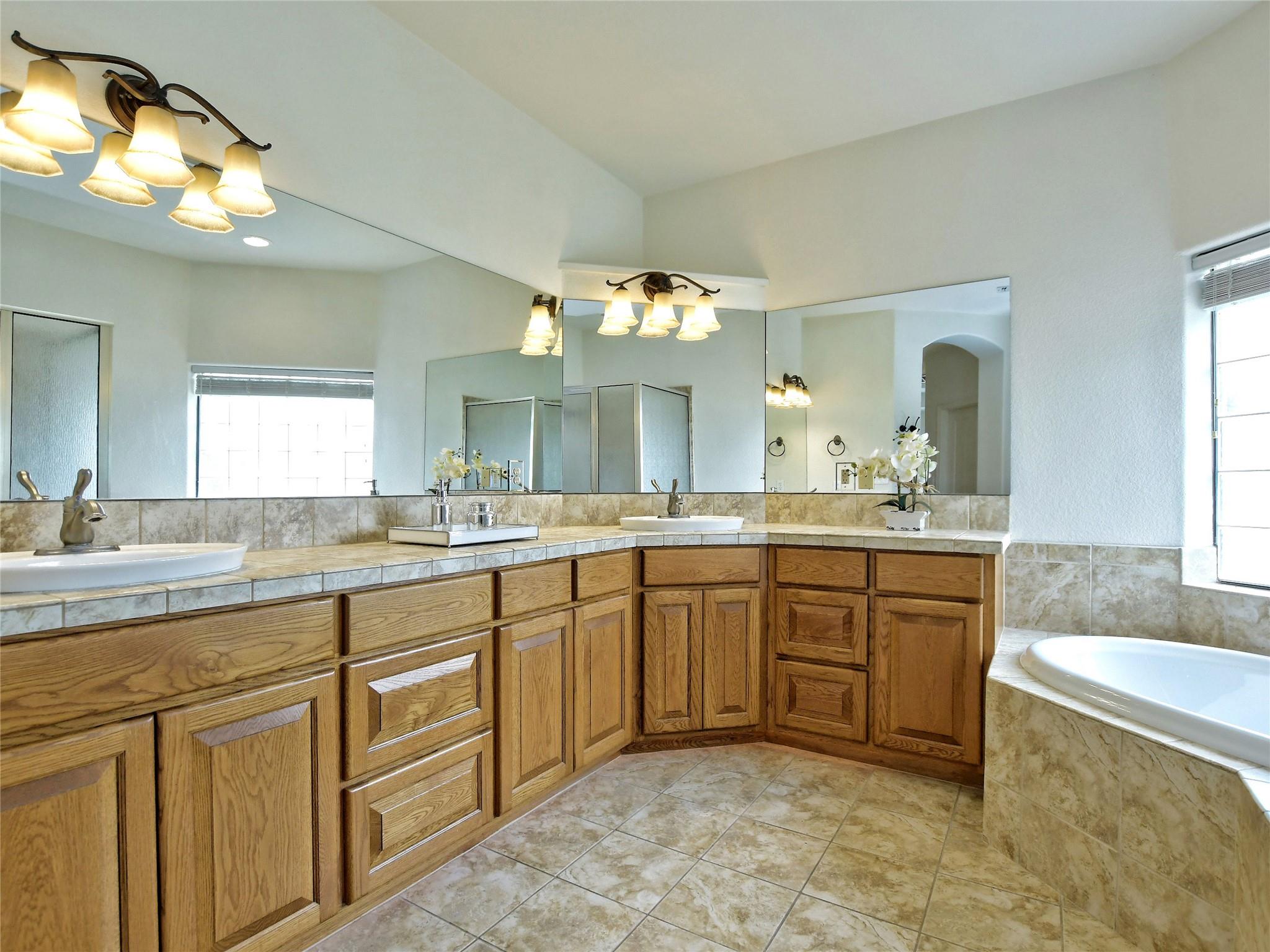 505 Vista View Trl, Spicewood, TX 78669