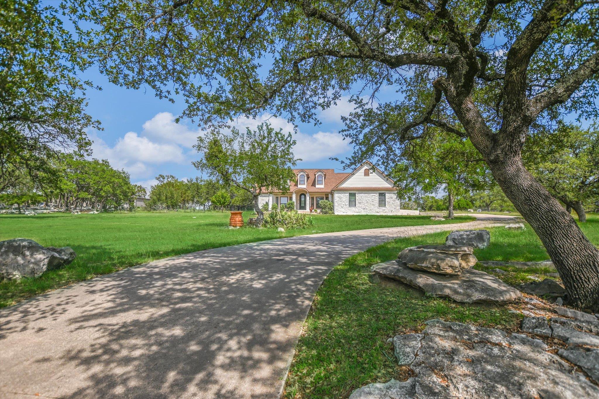 505 Vista View Trl, Spicewood, TX 78669