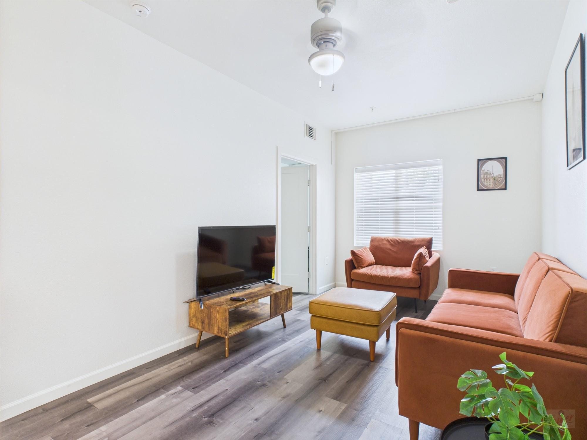 911 W 22nd St # 306, Austin, TX 78705