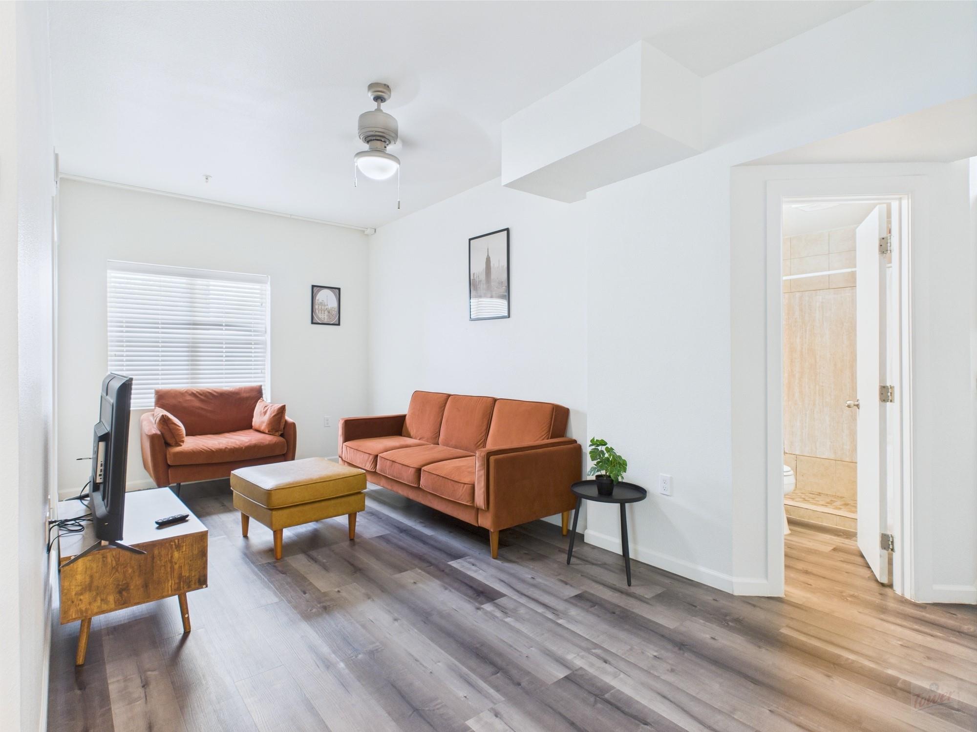 911 W 22nd St # 306, Austin, TX 78705