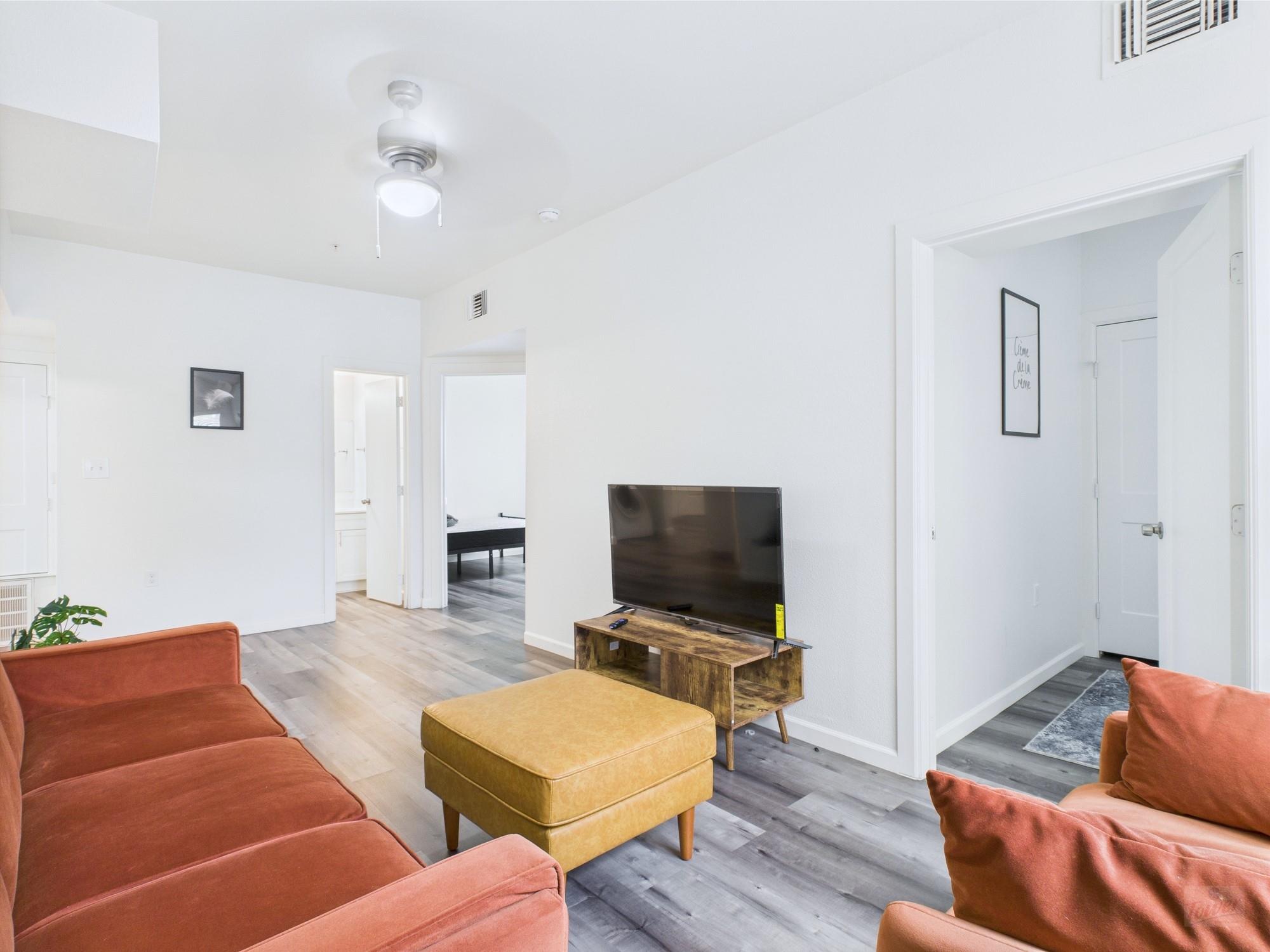 911 W 22nd St # 405, Austin, TX 78705