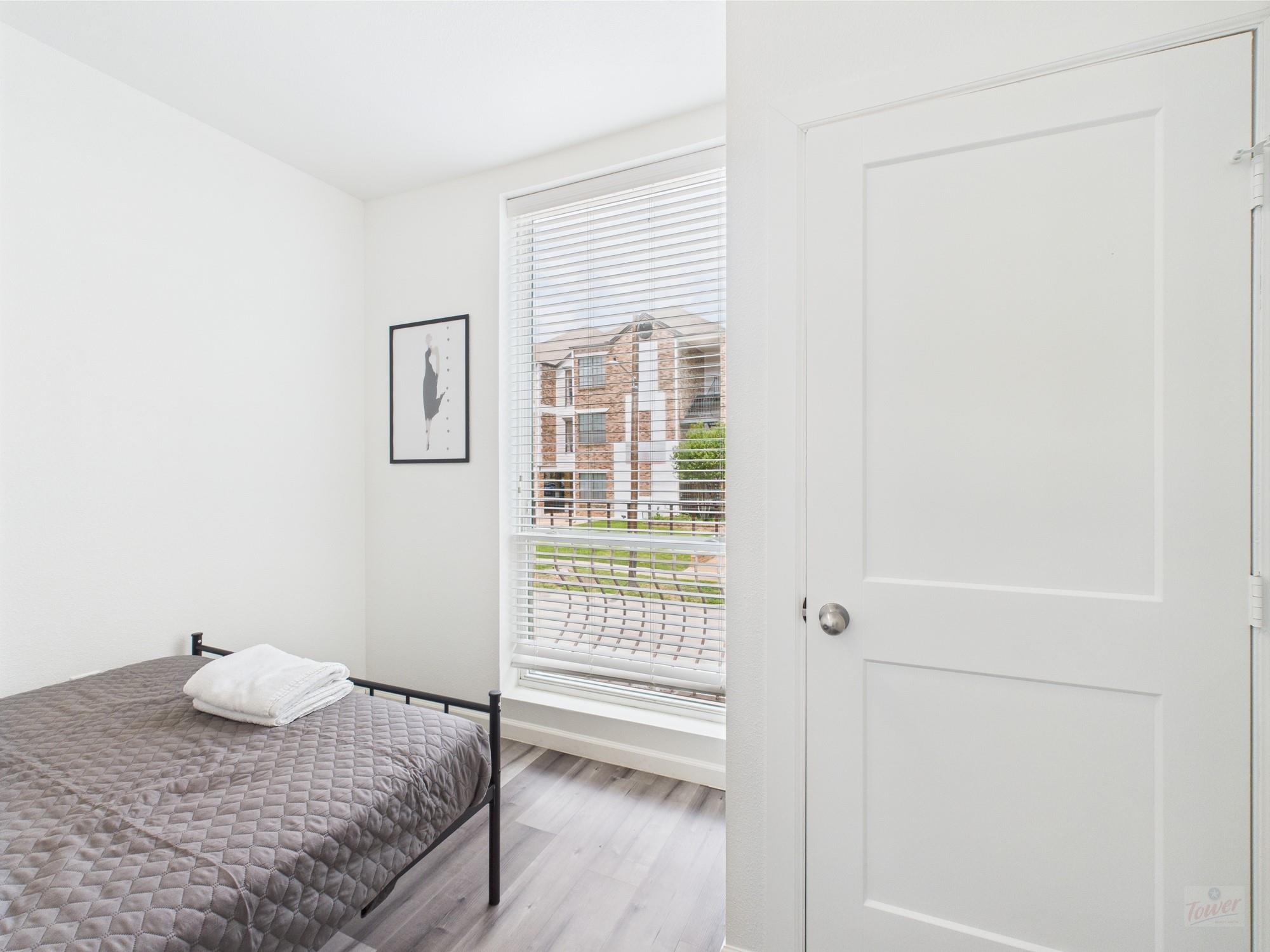 911 W 22nd St # 201, Austin, TX 78705