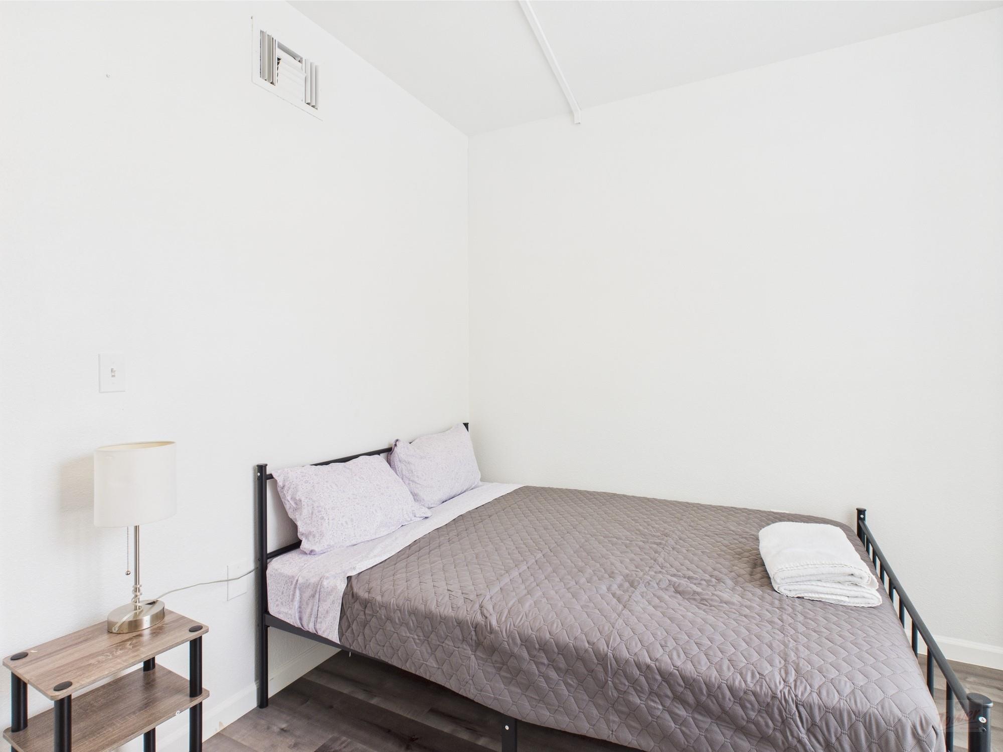 911 W 22nd St # 201, Austin, TX 78705