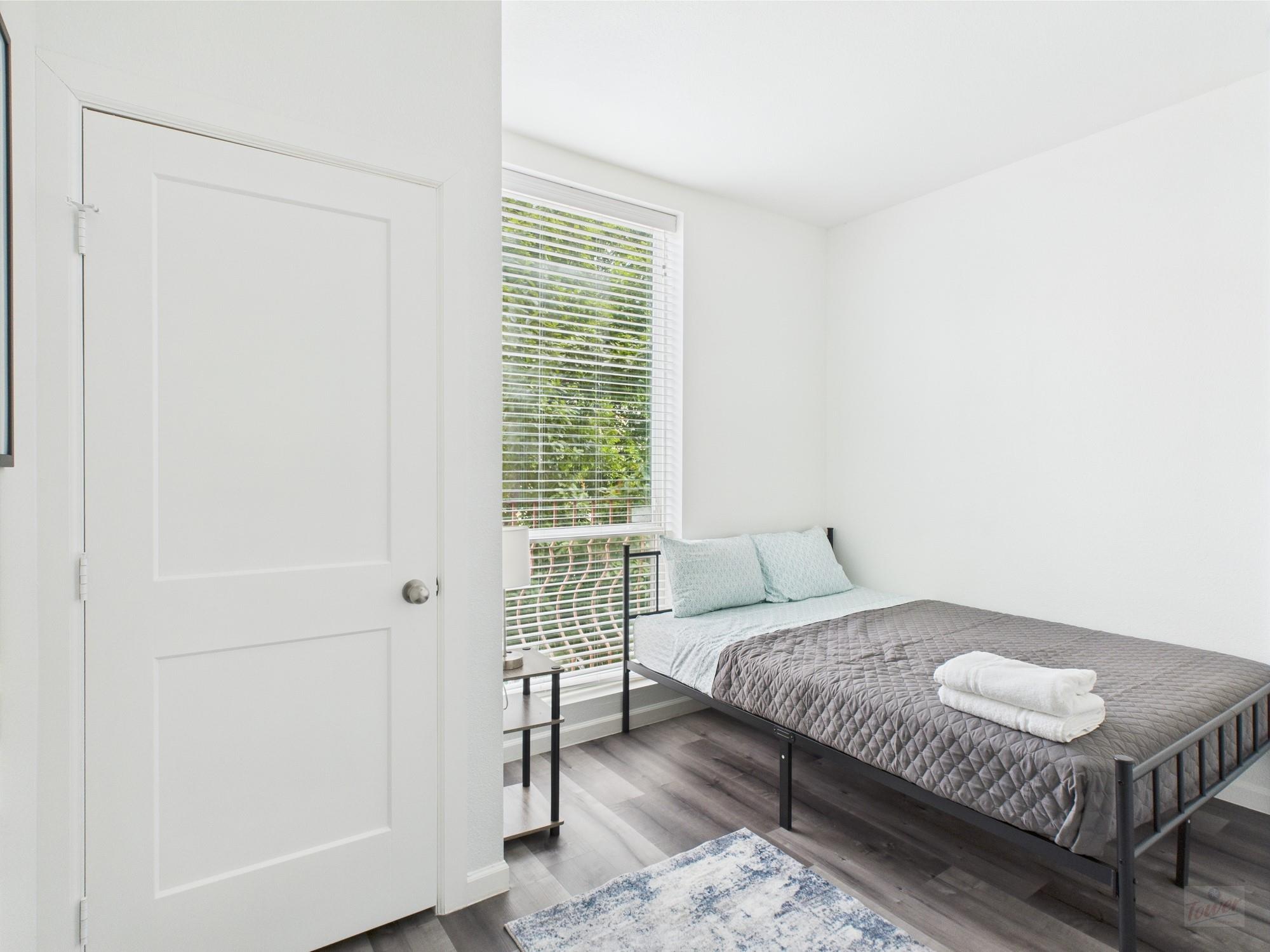 911 W 22nd St # 201, Austin, TX 78705