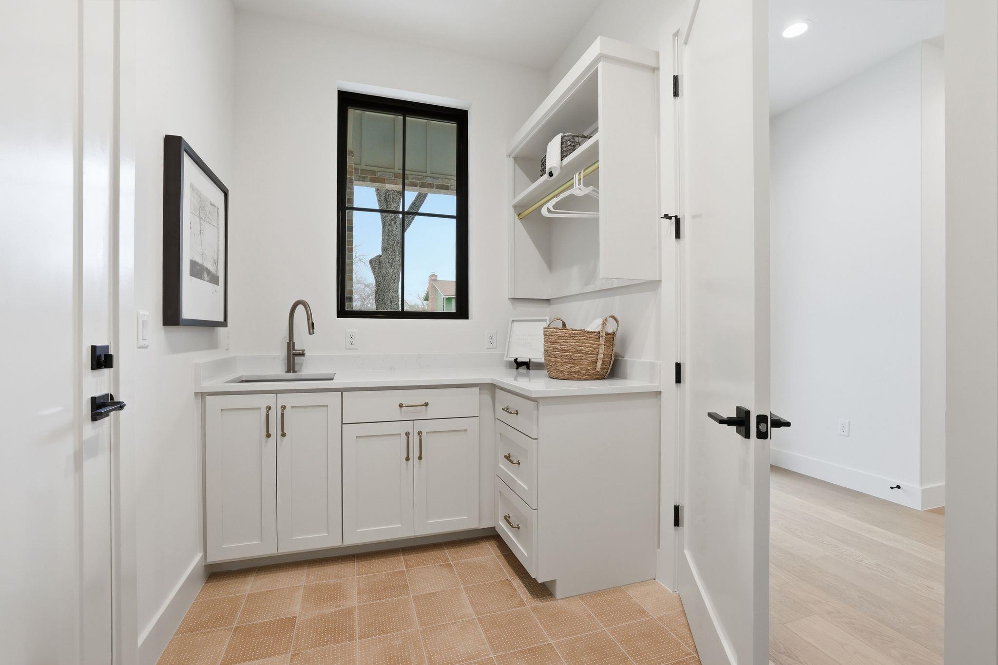 3005 Silverleaf Dr, Austin, TX 78757