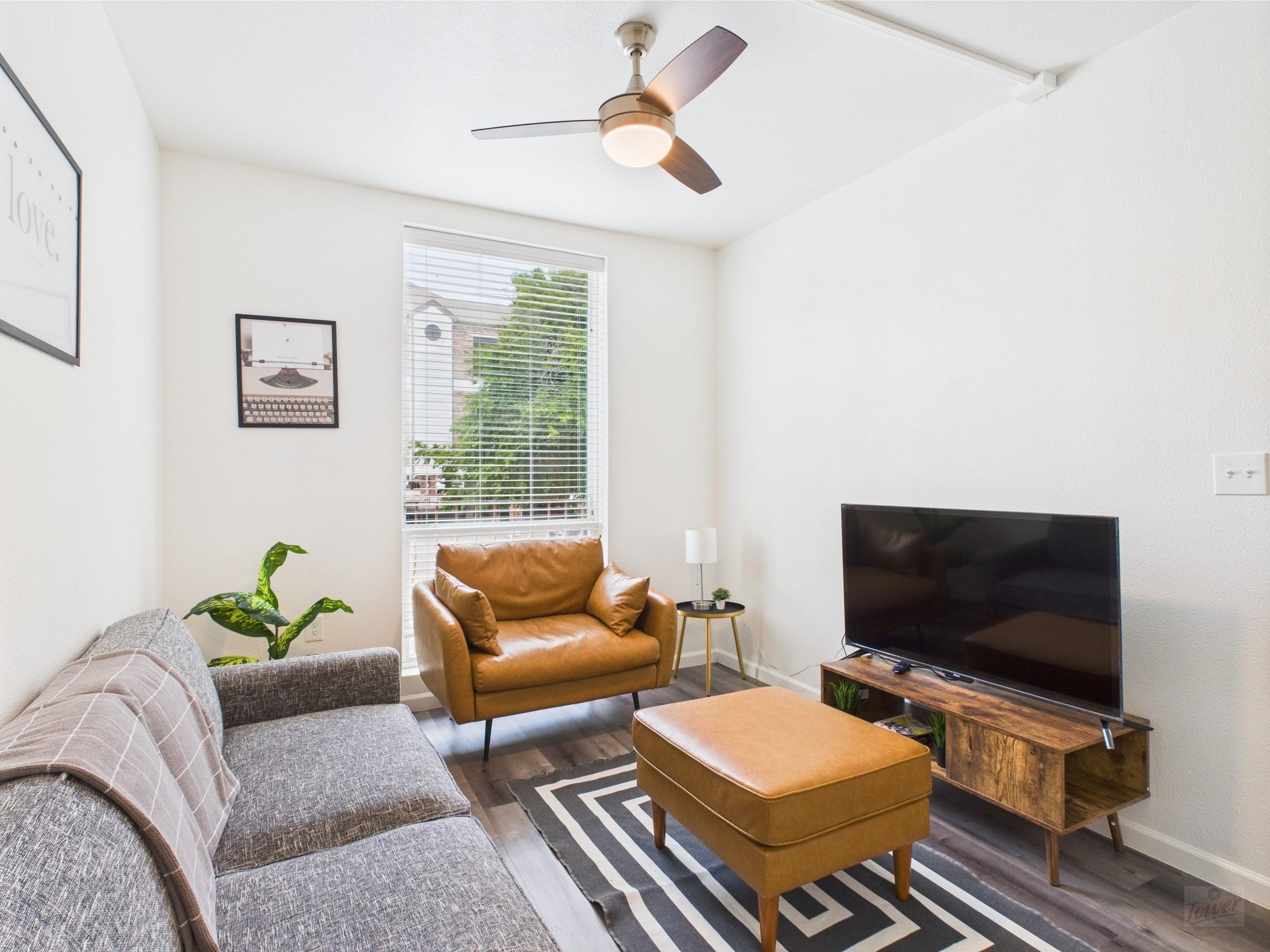 911 W 22nd St # 301, Austin, TX 78705