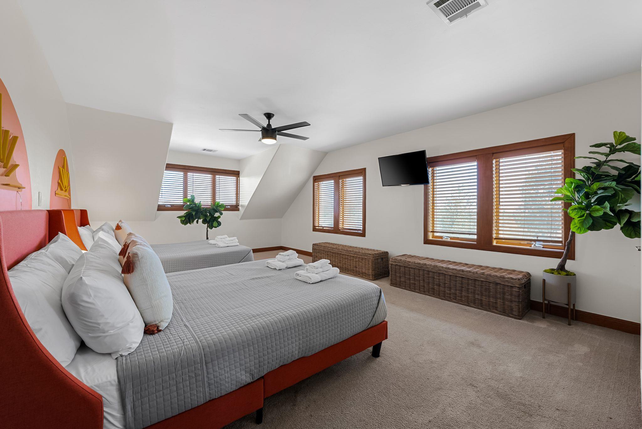 10512 Lake Park Dr, Dripping Springs, TX 78620