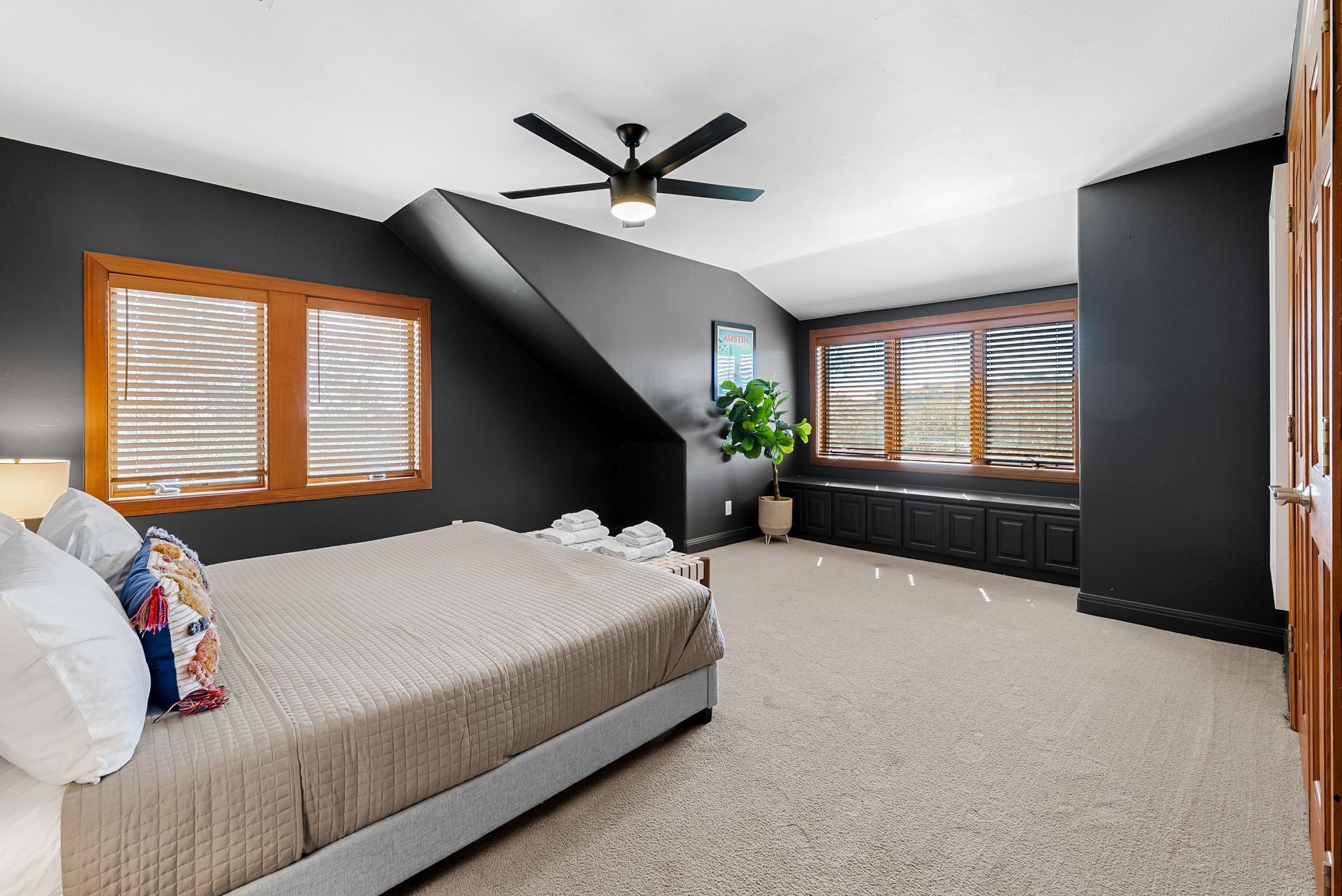 10512 Lake Park Dr, Dripping Springs, TX 78620