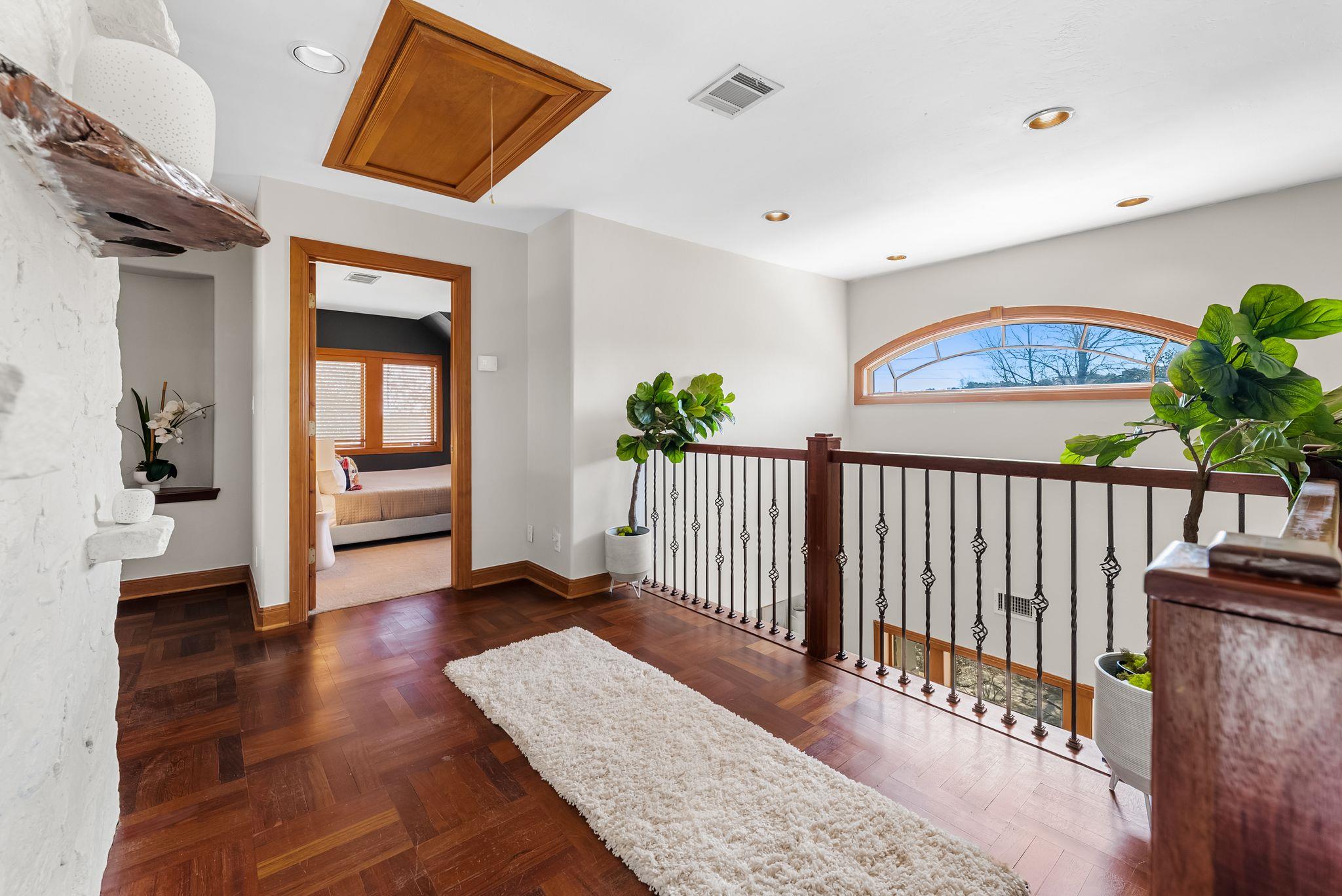 10512 Lake Park Dr, Dripping Springs, TX 78620