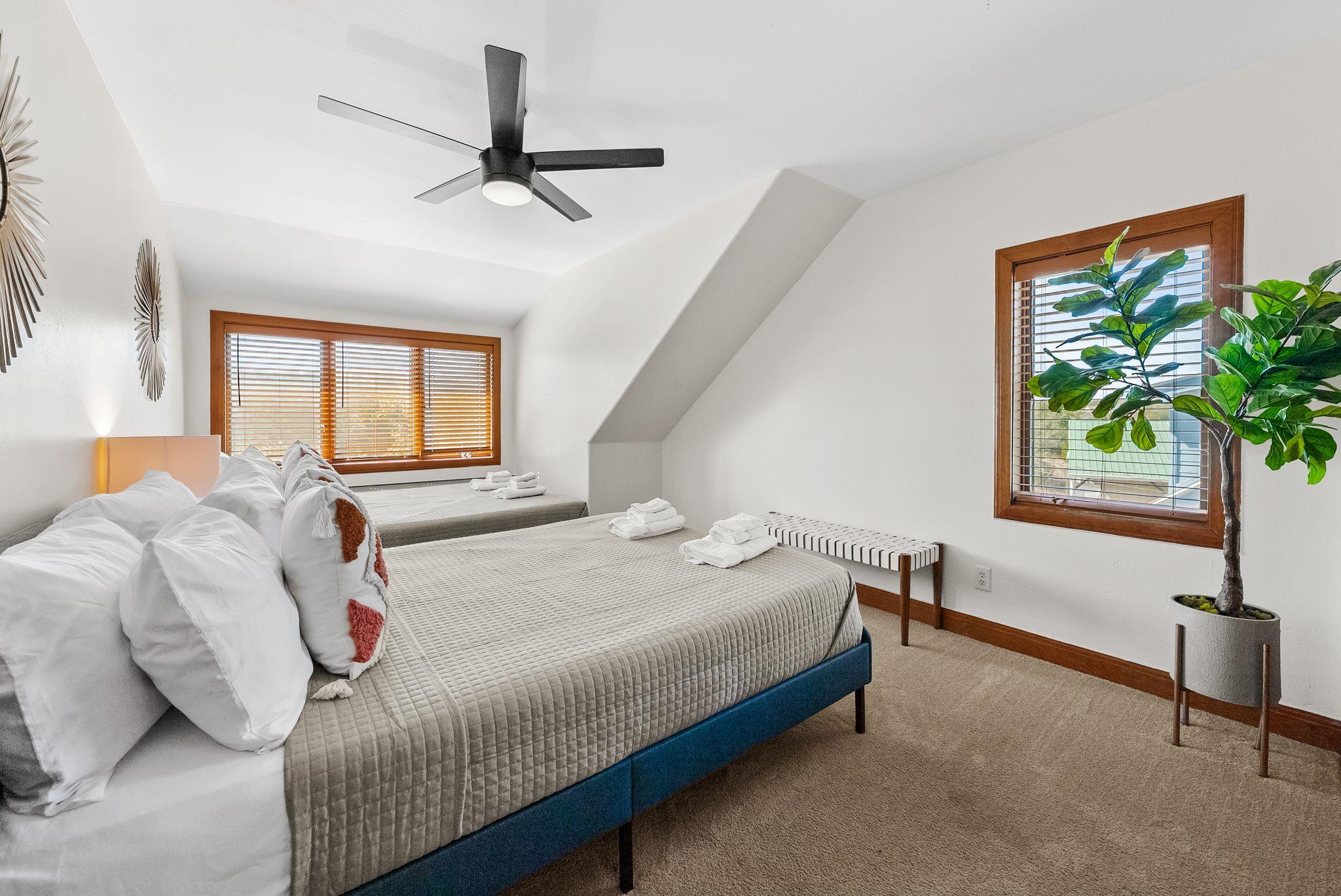 10512 Lake Park Dr, Dripping Springs, TX 78620