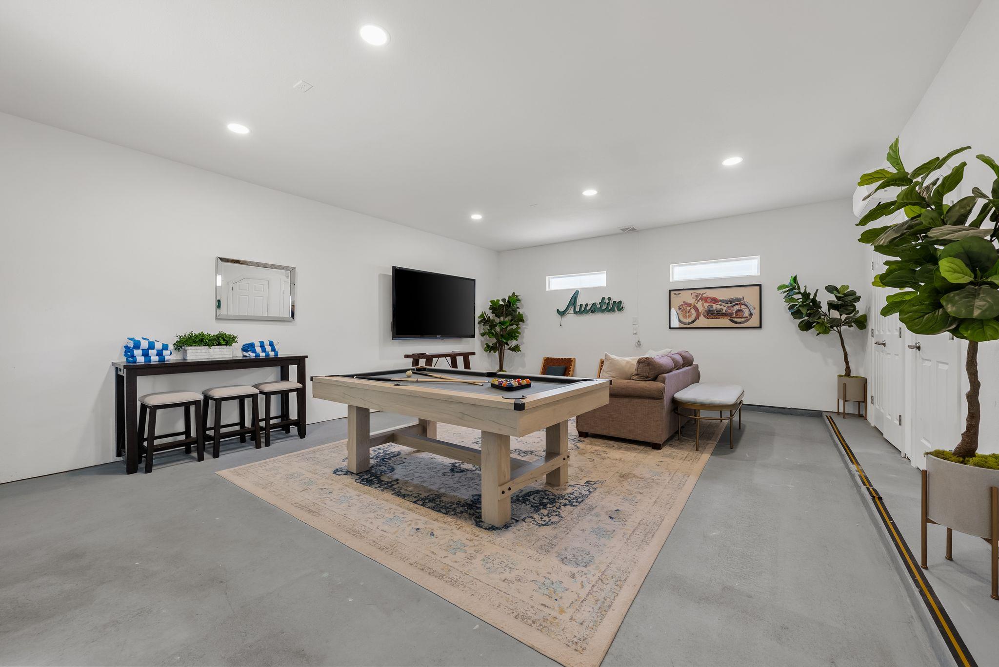 10512 Lake Park Dr, Dripping Springs, TX 78620