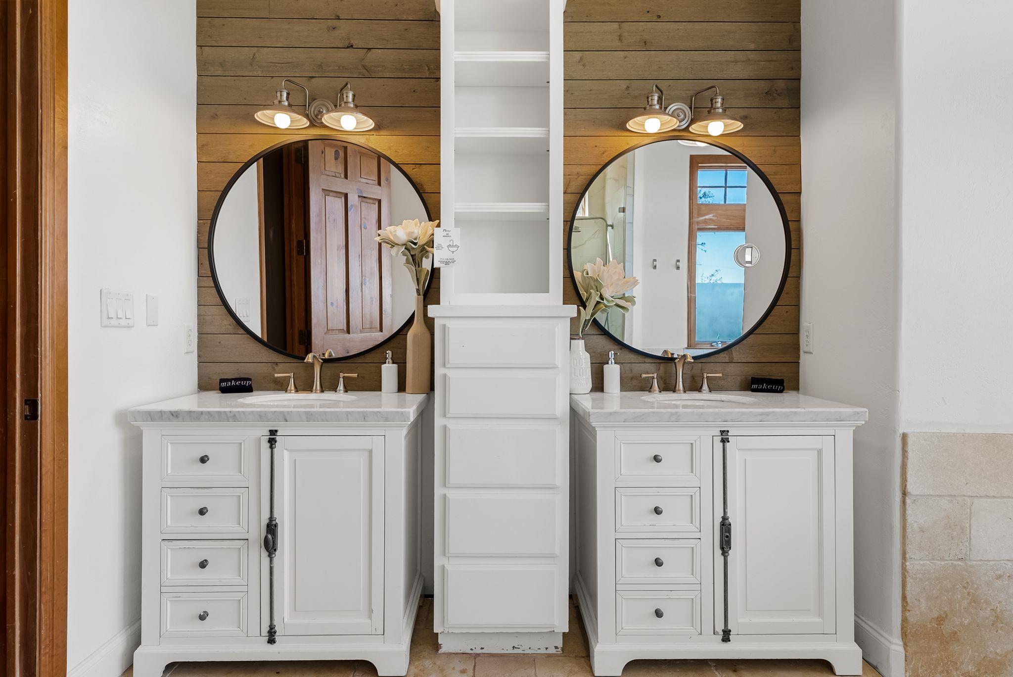 10512 Lake Park Dr, Dripping Springs, TX 78620