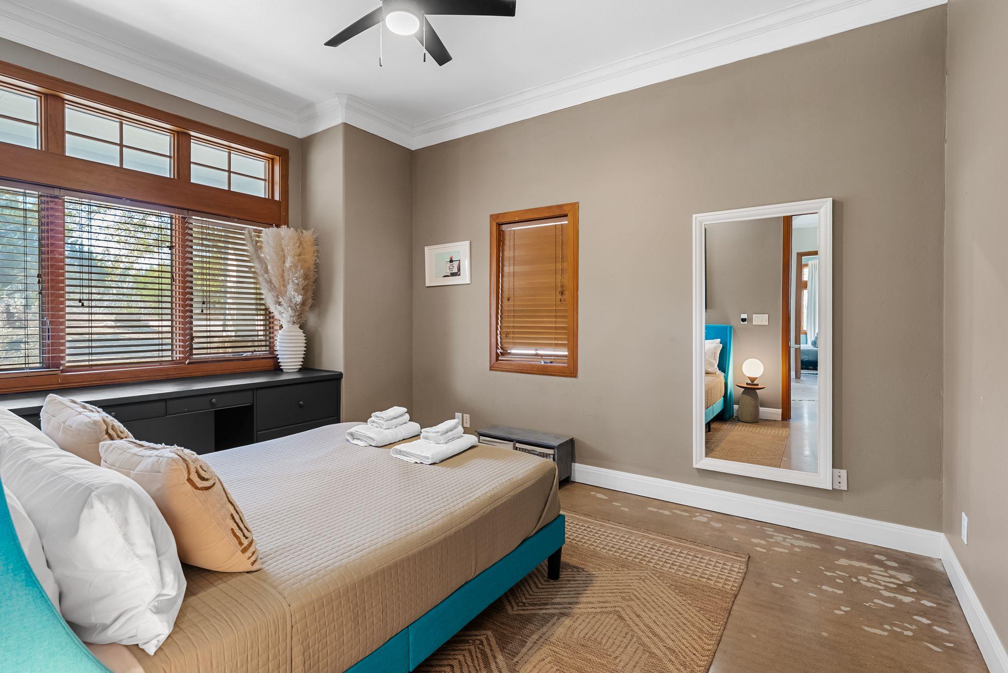 10512 Lake Park Dr, Dripping Springs, TX 78620