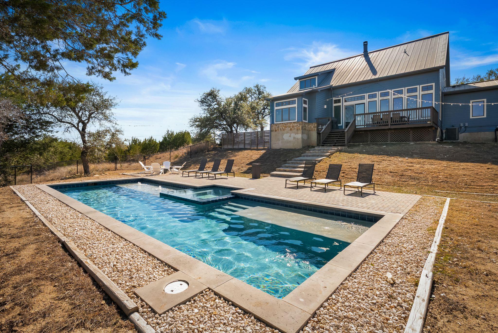 10512 Lake Park Dr, Dripping Springs, TX 78620