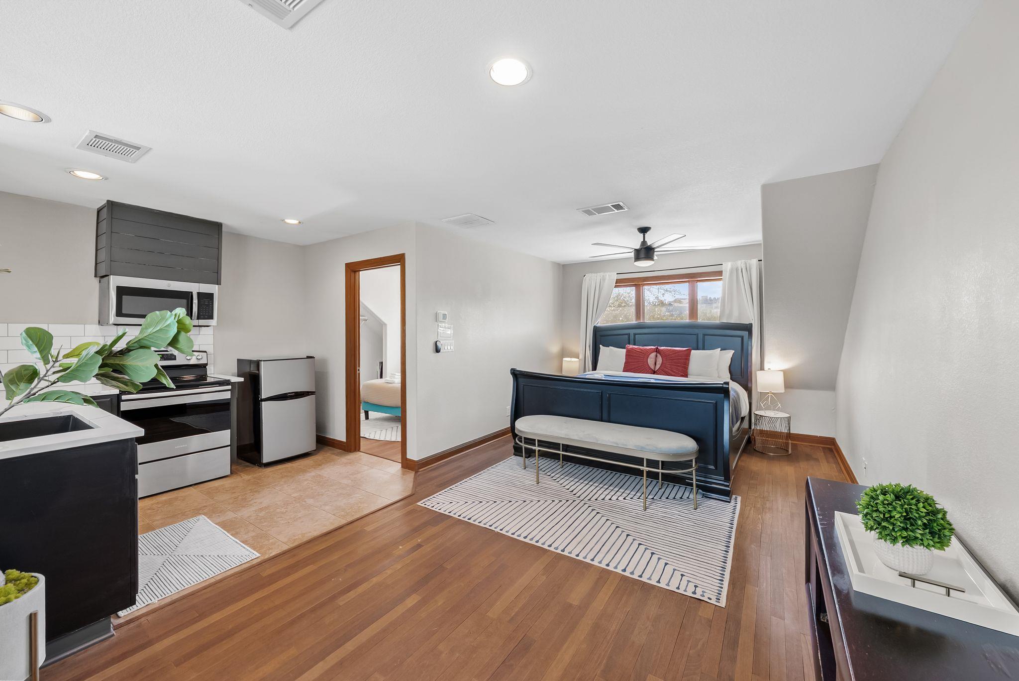 10512 Lake Park Dr, Dripping Springs, TX 78620