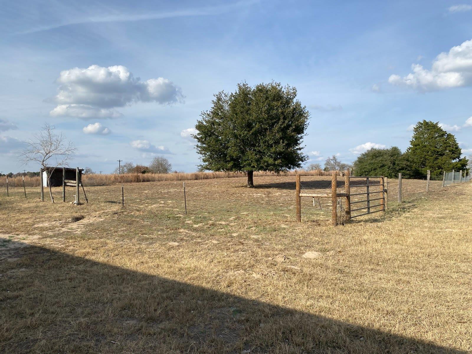 2029 Us-290 E, McDade, TX 78650