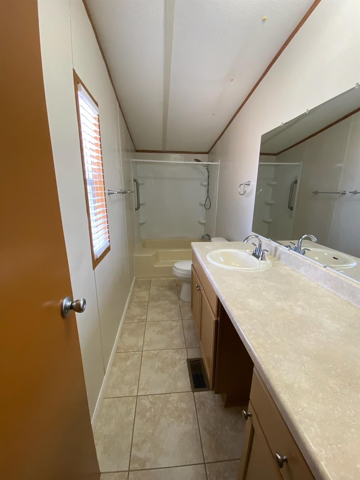 2029 Us-290 E, McDade, TX 78650