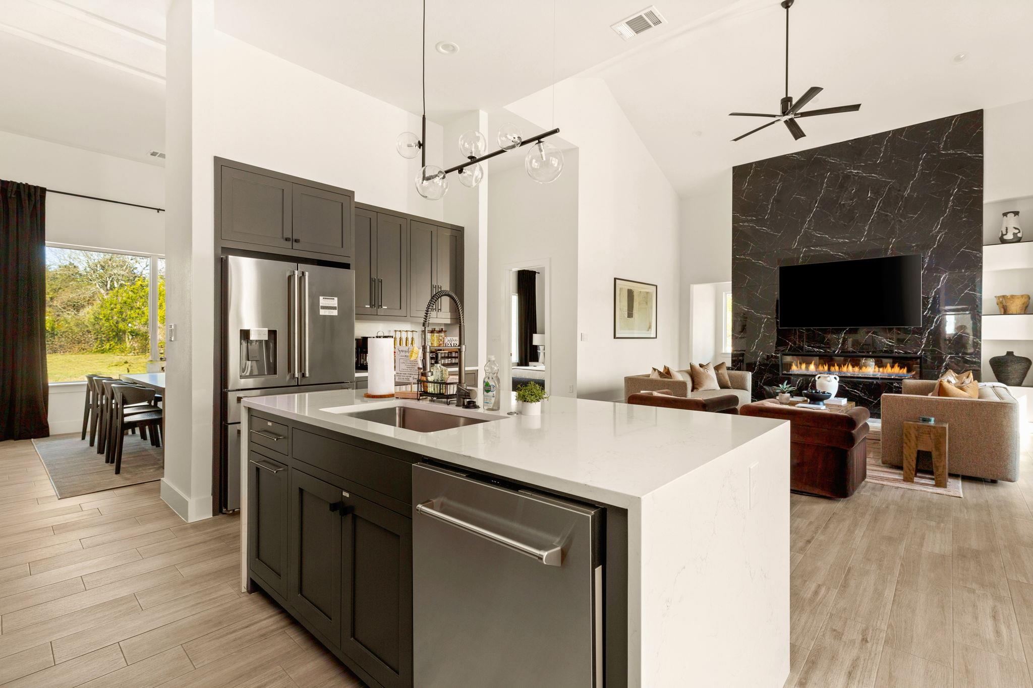 256 Charro Vista Dr, Driftwood, TX 78619